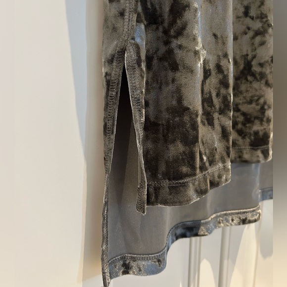 Alana Velvet High/Low Top size S
REBECCA MINKOFF - Picture 6 of 6